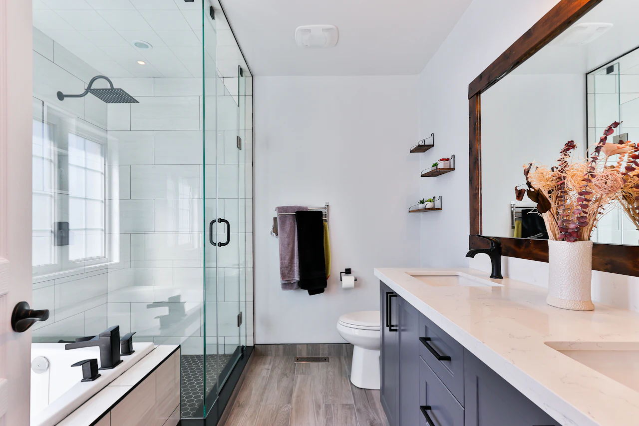Dark double vanity with white countertop